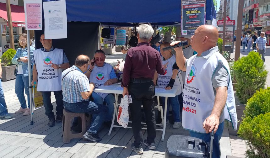 Emekliler Hakları İçin İmza Kampanyasında