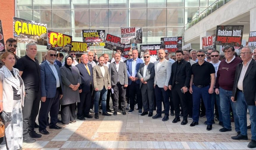 AK Parti Grubu Tepebaşı Belediyesi Önünde Konuştu: “Tuz kokmuştur”