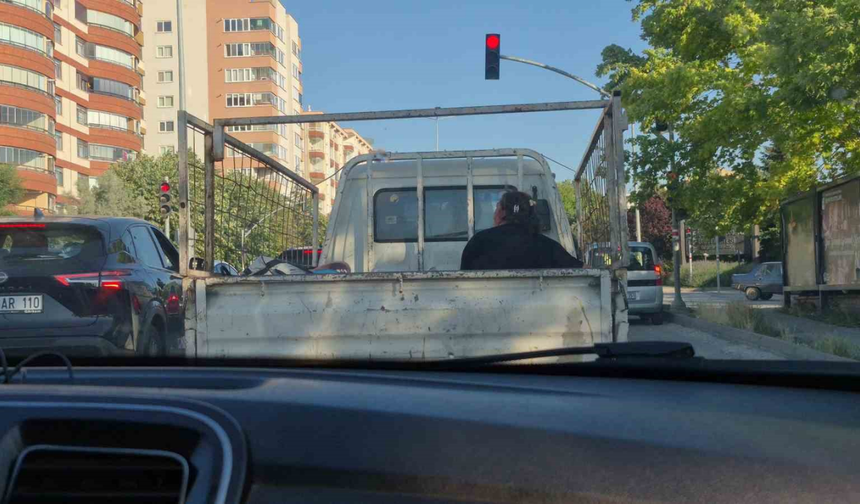Kamyonet Kasasında Yolculuk Kamerada