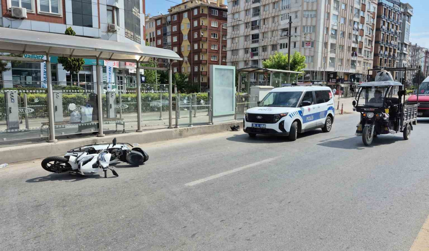 Kırmızı Işık İhlali Kazaya Neden Oldu: 2 Yaralı
