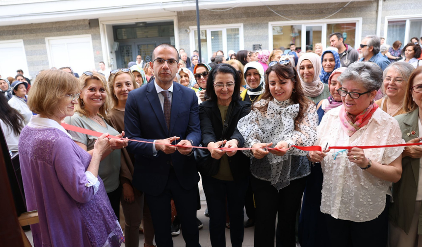 Kursiyerlerin Kağıt Rölyef Çalışmaları Büyük Beğeni Topladı