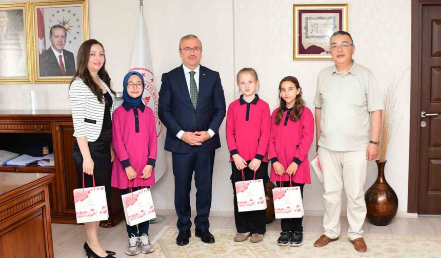 Öğrencilerden Gazze’ye Anlamlı Kitap