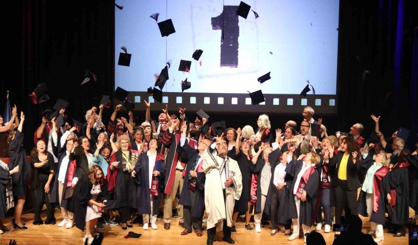 Tazelenme Üniversitesi’nde Mezuniyet Heyecanı