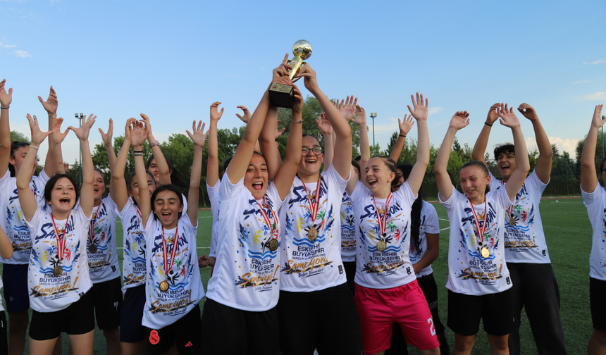 U15 Kızlarda İlk Kupa Eskişehir Büyükşehir'e
