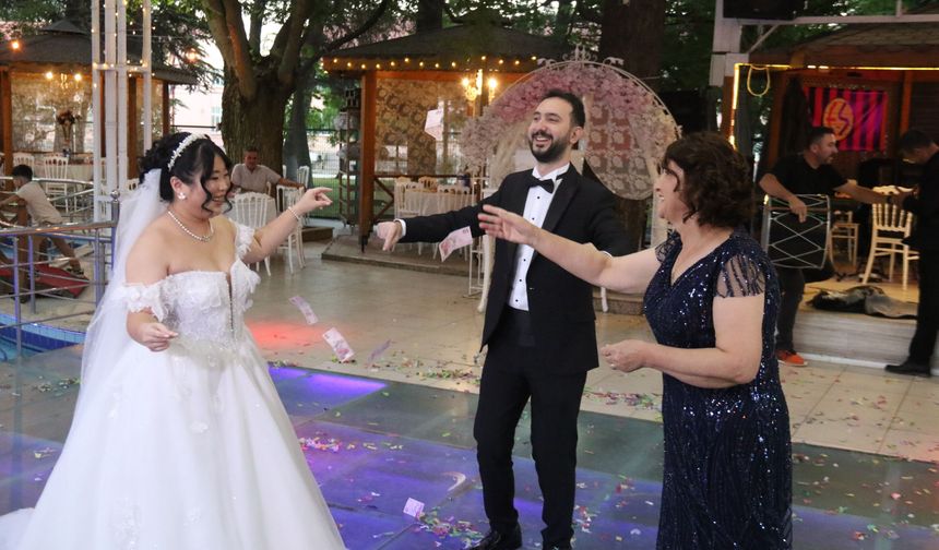 İrlanda'da Başlayan Aşk, Eskişehir'de Kültürleri Buluşturdu