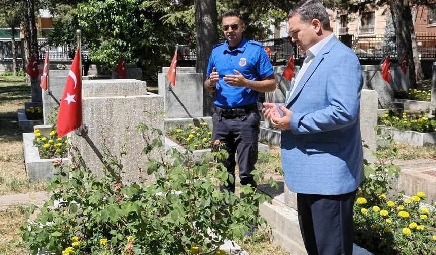 Eskişehir Havacılar Şehitliği'nde Şehitler İçin Kur'an-ı Kerim Okunup Dualar Edildi