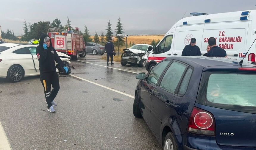 Sivrihisar’da Yağmur Katliam Gibi Kazaya Yol Açtı: 6 Yaralı!