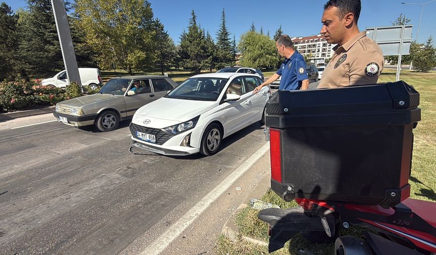 Eskişehir'de Otomobil ile Motosiklet Çarpıştı: 1 Yaralı