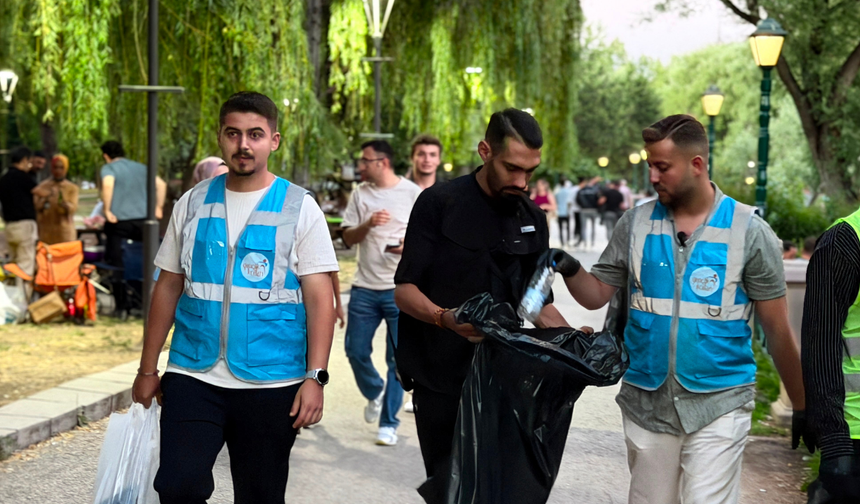 AK Parti Gençlerinden Kanlıkavak'ta Temizlik