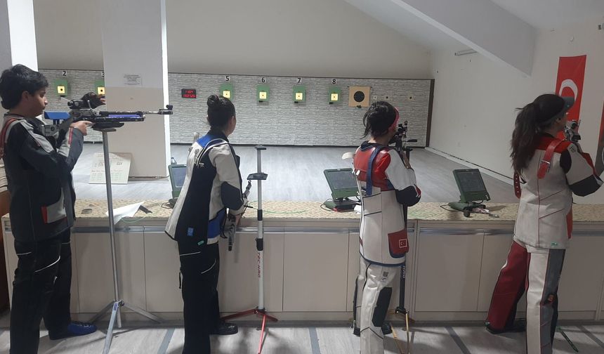 Eskişehir'de Nefes Kesen Havalı Silahlar Atıcılık Müsabakası