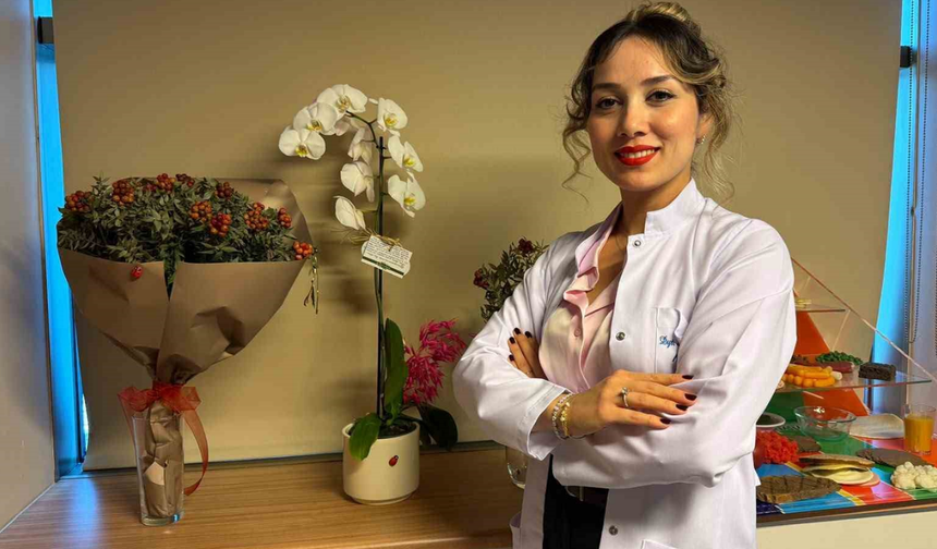 Diyetisyenden İlginç Tavsiye: Mavi Tabakla Daha Az Yiyin