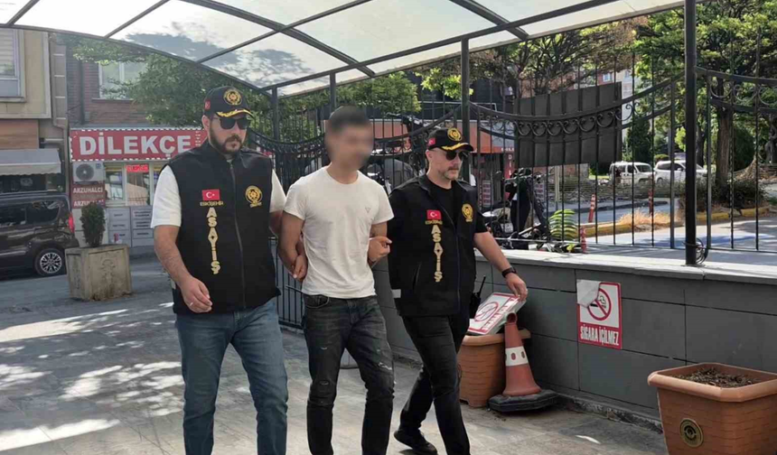 Eskişehir'de 3 Kişiyi Yaralayan Zanlı Adliyeye Sevk Edildi