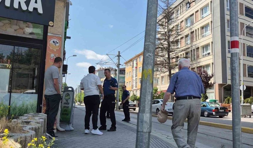 Eskişehir'de akrabalar birbirine girdi: 2 kişi yaralandı
