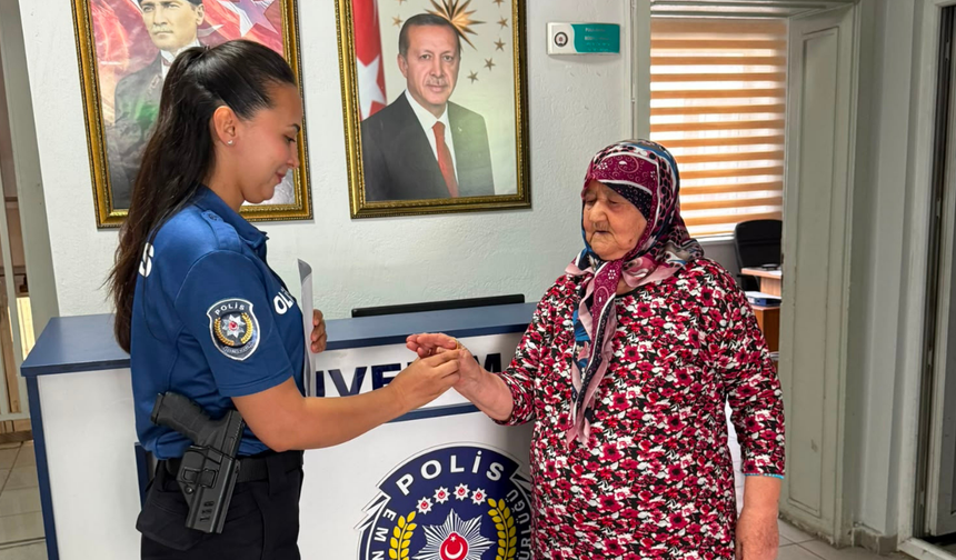 Eskişehir'de Duyarlı Vatandaş Altın Bileziği Polise Teslim Etti