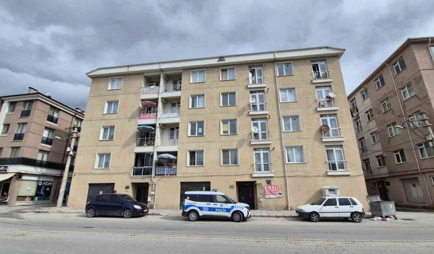 Eskişehir'de Evinde Ölü Bulunan 58 Yaşındaki Adamın Ölümü İnceleniyor