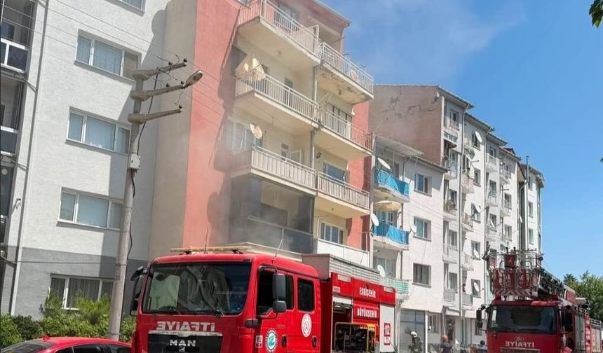Eskişehir'de Kaynak Sırasında Çıkan Yangın Depoyu Sardı