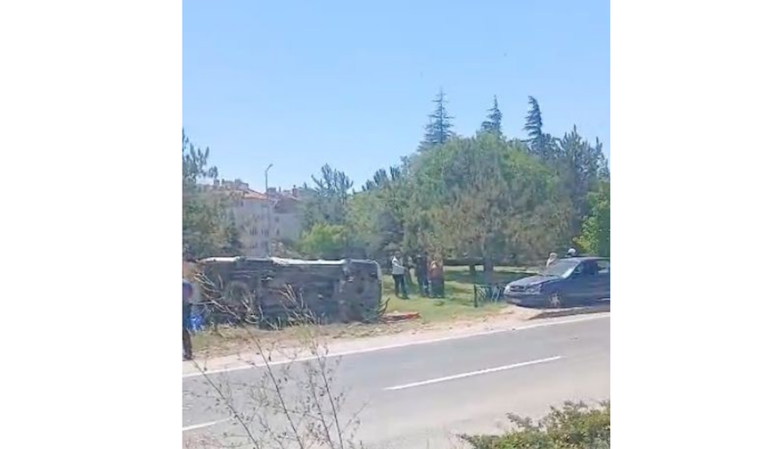 Eskişehir'de Kontrolden Çıkan Otomobil Devrildi