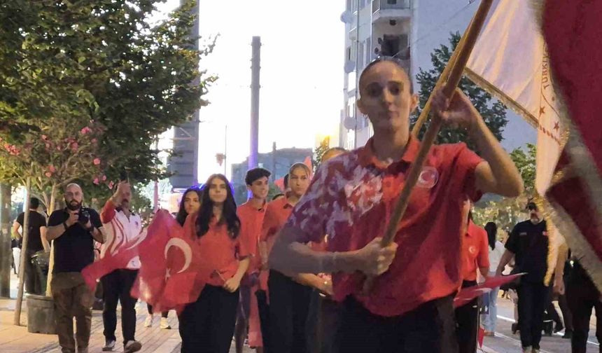 Eskişehir'de Milli Sporcular Sancağı Gururla Taşıdı