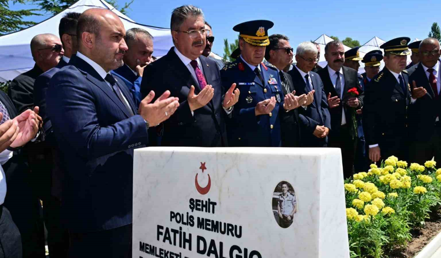 Eskişehir'de Şehit Fatih Dalgıç Kabri Başında Anıldı