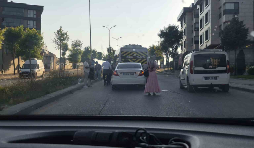Eskişehir'de Servis Aracına Arkadan Çarptı