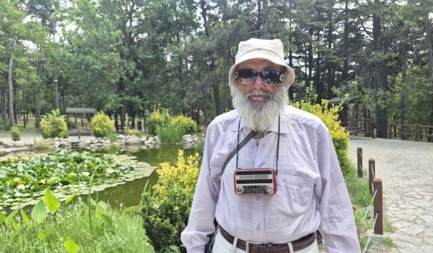 Eskişehirli 76 yaşındaki Sait Dede teknolojiyi bıraktı, radyosuna sarıldı