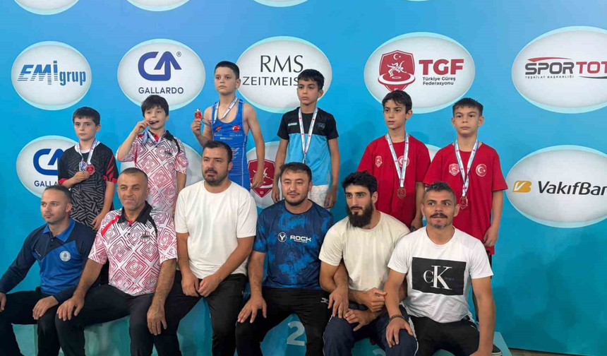Eskişehirli Güreşçi Ahmet Efe Aykol Türkiye 5'incisi Oldu