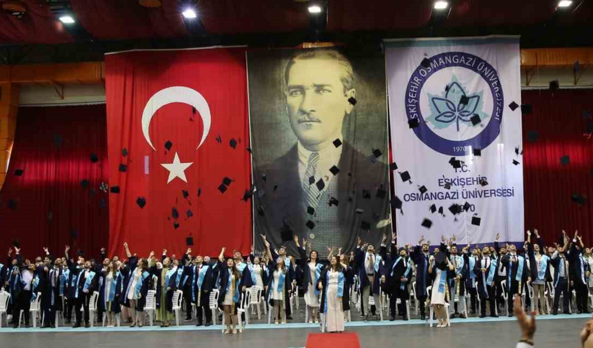 ESOGÜ Diş Hekimliği Fakültesi 2026 Mezunlarını Uğurladı