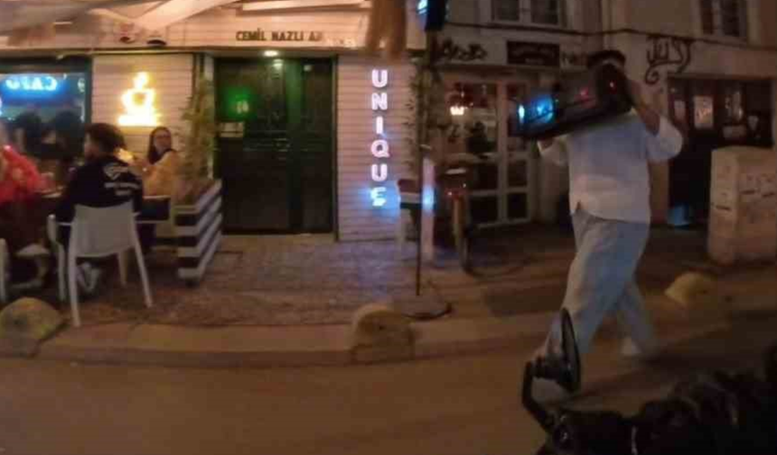Genez Sokak'ta Son Ses Müzik Tepki Topladı