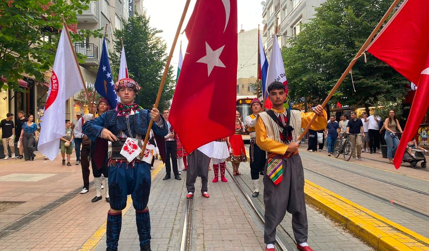 Nasreddin Hoca Festivali'nde Kortej Yürüyüşü Renkli Görüntüler Oluşturdu
