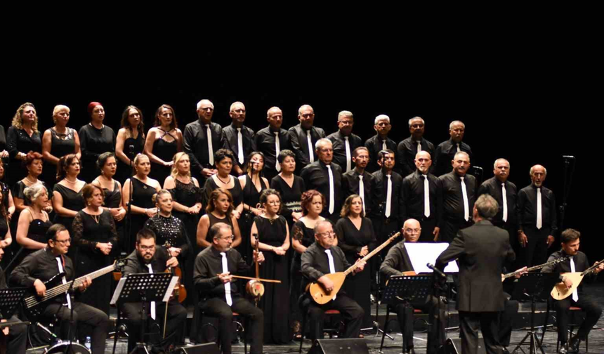 Odunpazarı THM Korosu’ndan 52. Yıl Sanat Gecesi