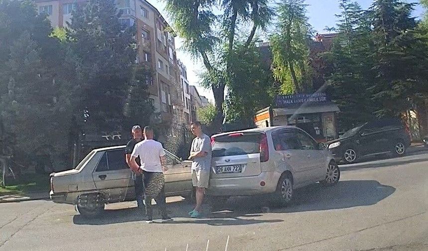 Sokaktan Caddeye Çıkarken Kazaya Neden Oldu