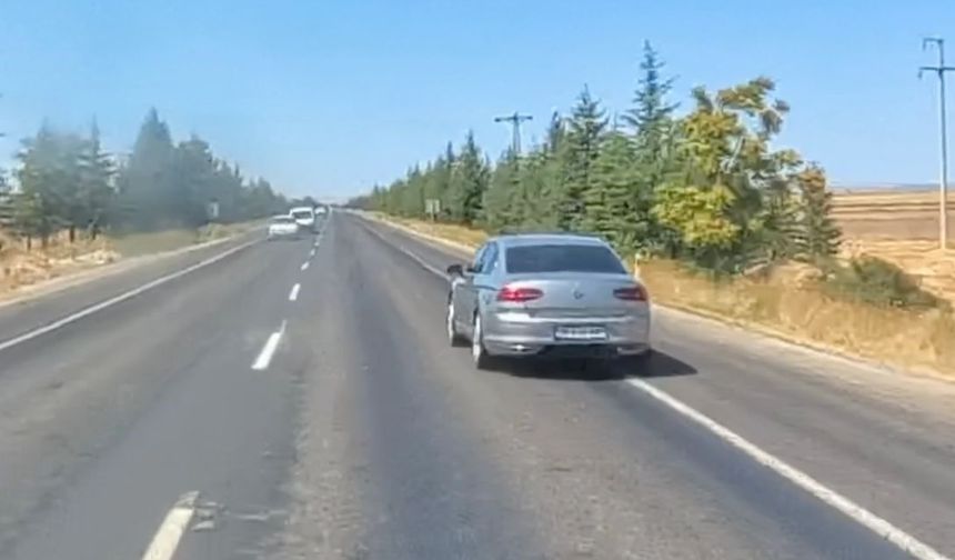 Motosikleti Sağından Teğet Geçti, Faciadan Dönüldü