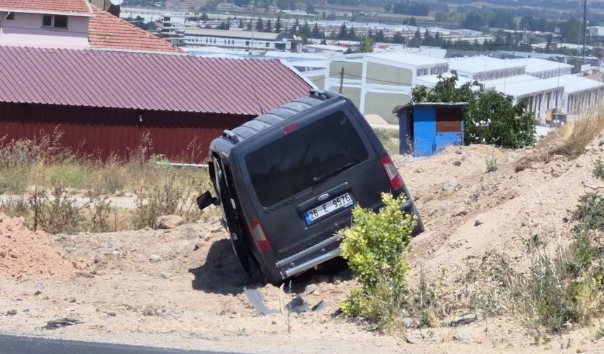 Kontrolden Çıkan Araç Toprak Alana Savruldu