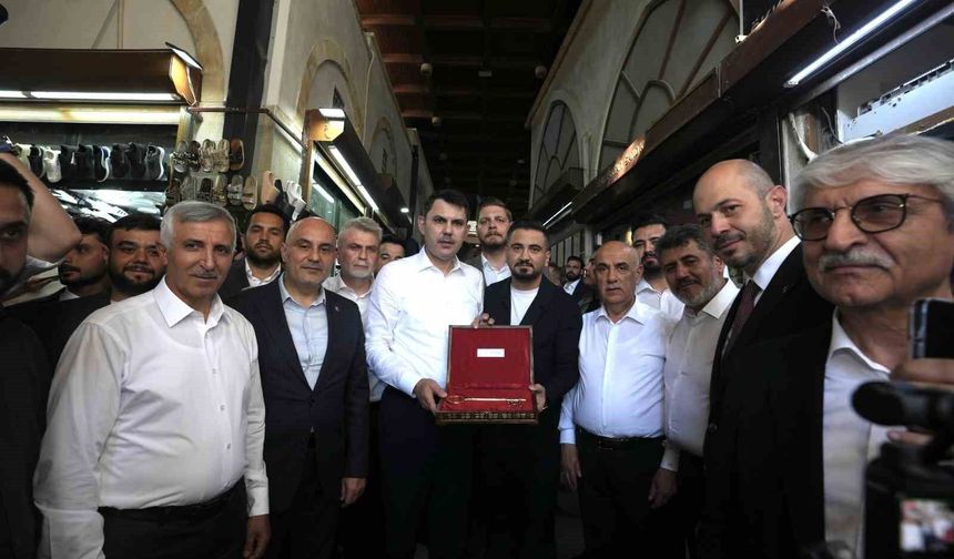 Bakan Kurum, Tarihi Kapalıçarşı Esnafıyla Buluştu