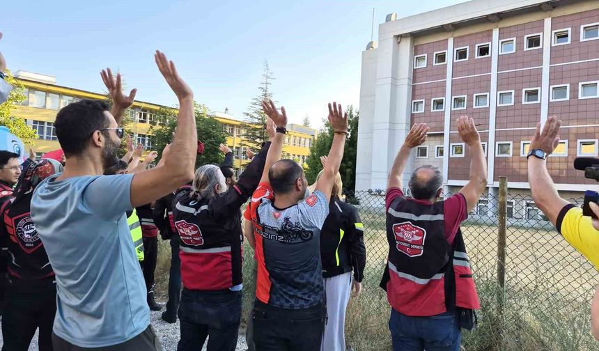 Eskişehir'de Motosikletçilerden Tedavi Gören Çocuklara Moral Desteği