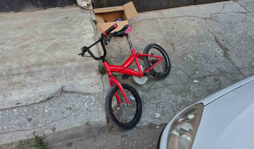 Eskişehir'de Seyir Halindeki Otomobile Çarpan Çocuk Yaralandı