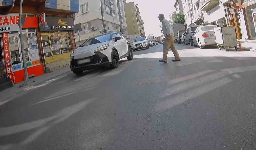 Eskişehir'de Yaya Geçidinde Kuralları Hiçe Sayan Sürücü Kameraya Yansıdı