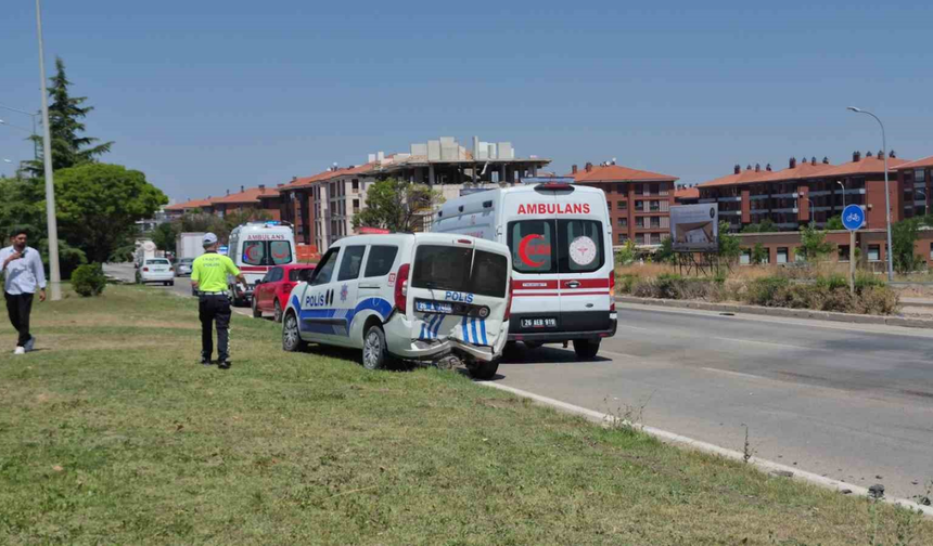 Eskişehir’de Zincirleme Kaza: Polis ve Bekçi Yaralandı