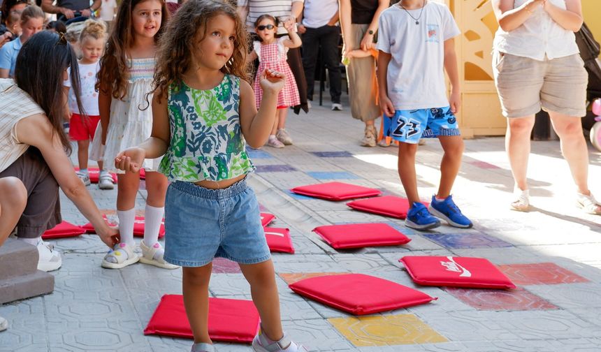 Hayal Orkestrası Sanat Sokağı'nda Çocuklarla Buluştu