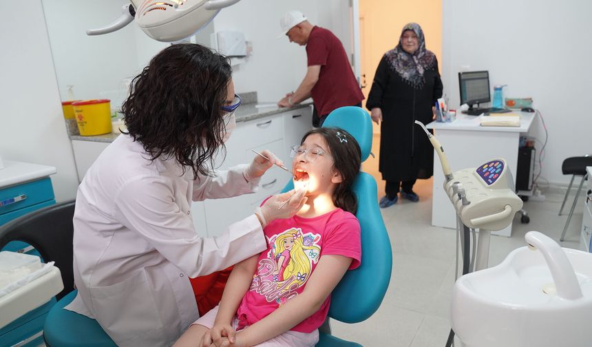 Tepebaşı'nda Çocuklara Ücretsiz Diş Sağlığı Hizmeti Sürüyor