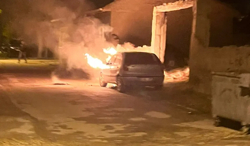 Eskişehir’de Park Halindeki Araç Aniden Alev Aldı