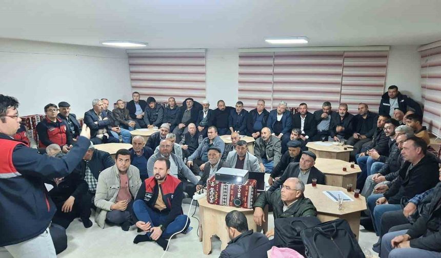 Afyonkarahisar’da çiftçi bilgilendirme toplantıları hız kesmeden sürüyor