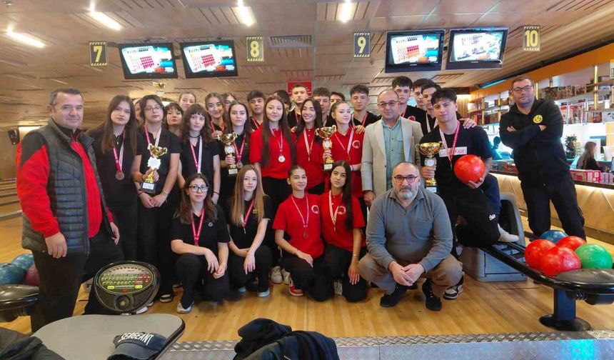 Eskişehir’de Okul Sporları Bowling Müsabakalarında Dereceler Belli Oldu