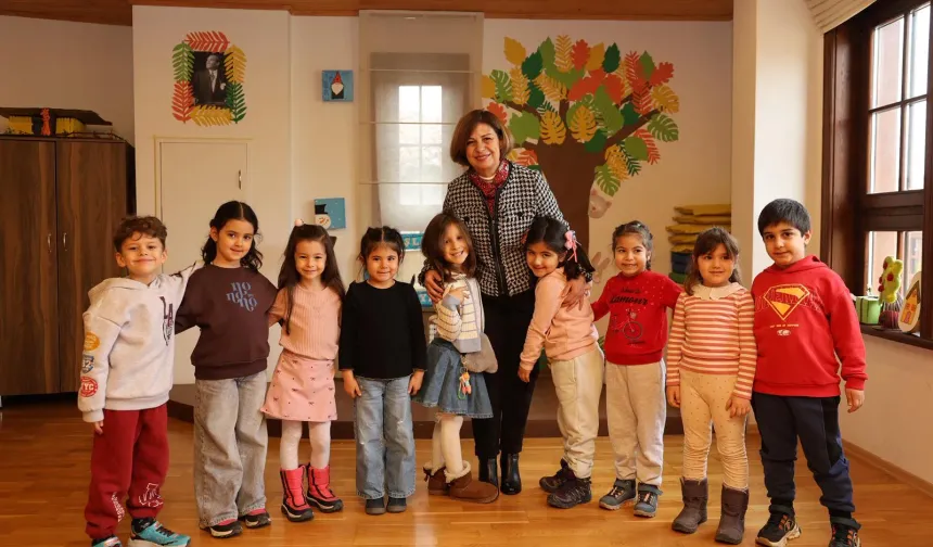 Ayşe Ünlüce Çocuk Sanat Şenliği'ni Ziyaret Etti