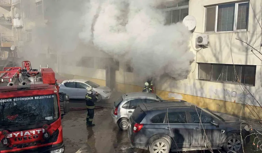 Kediler Üşümesin Diye Açılan Isıtıcı Yangına Neden Oldu