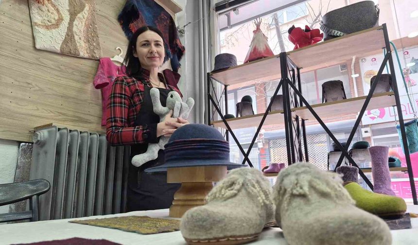 Rusya’da Öğrendi, Eskişehir’de Ustalaştı: Keçeden Ayakkabı Üretiyor