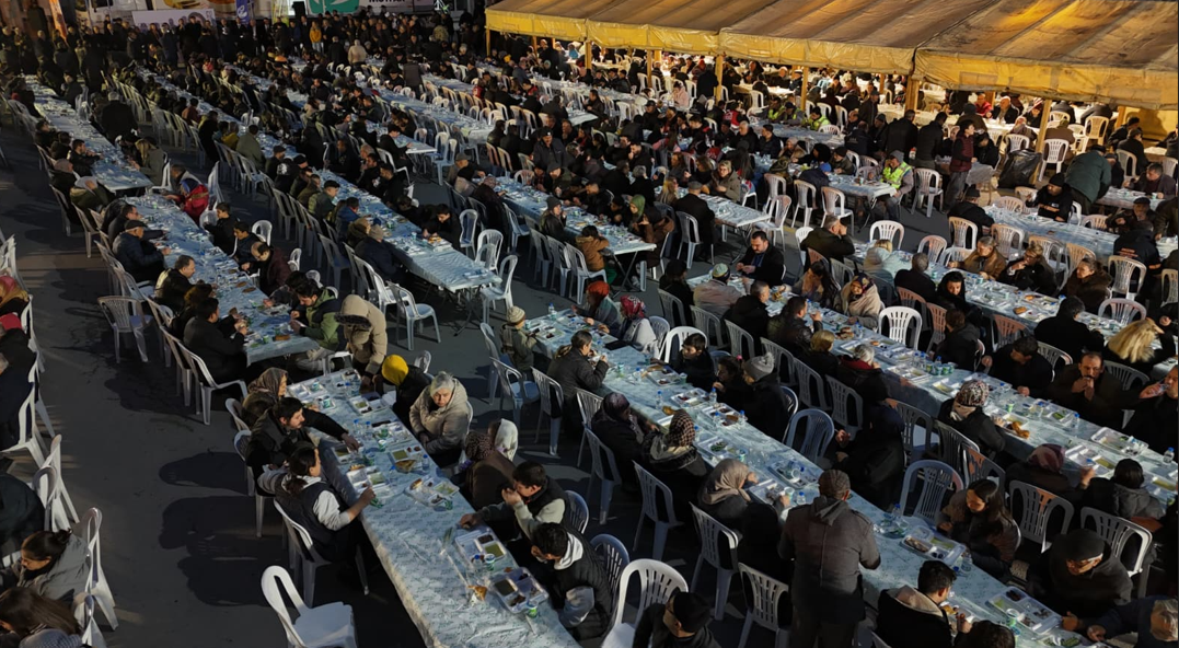 Ayşe Ünlüce Çifteler’de İftar Sofrasında (2)