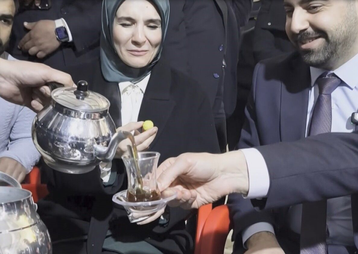 Bakan Göktaş Kabe’de Hacılar Hu Der İlahisine Eşlik Etti (1)