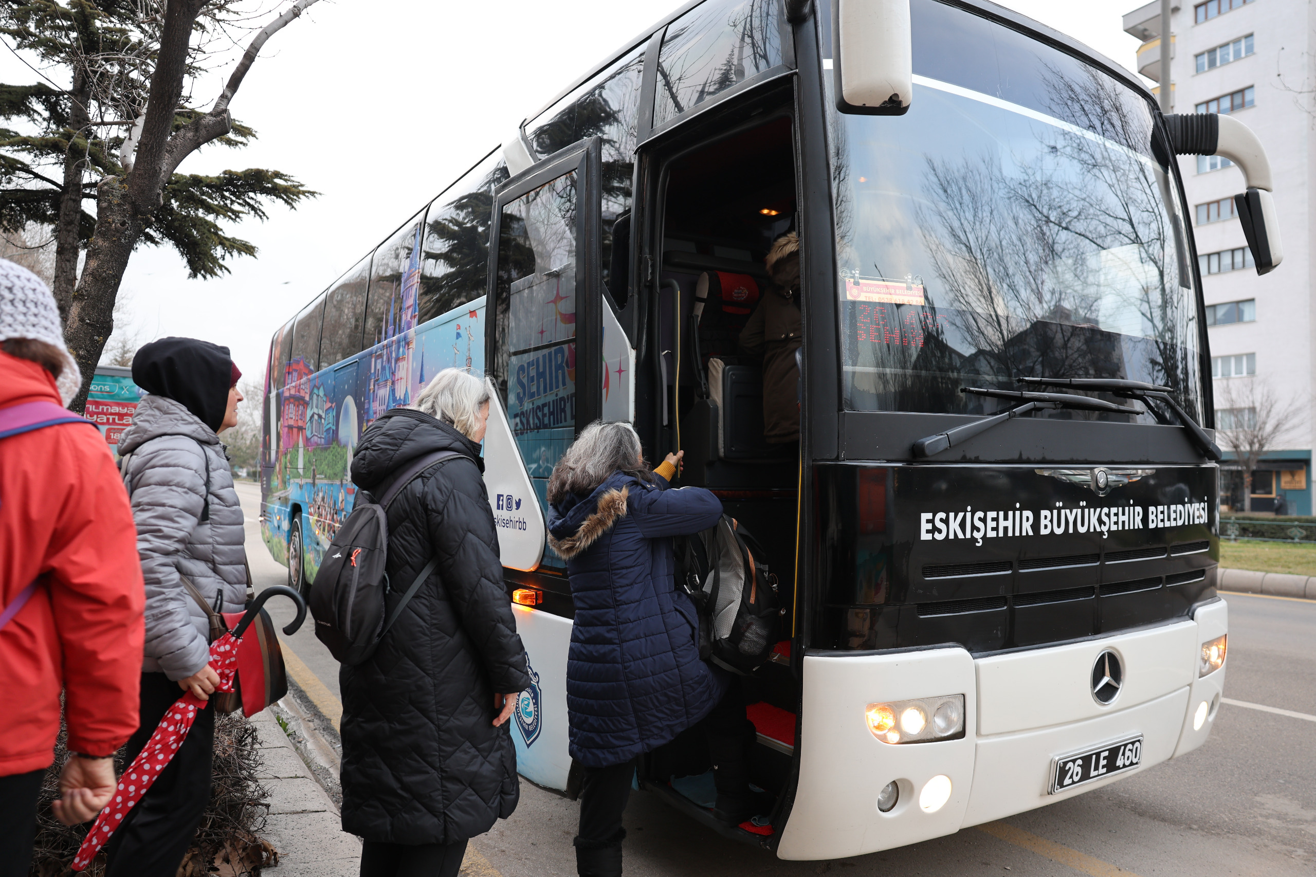 Başkan Ünlüce Kadinlari Si̇vri̇hi̇sar’in Tari̇hi̇ Yolculuğuna Uğurladi (7)
