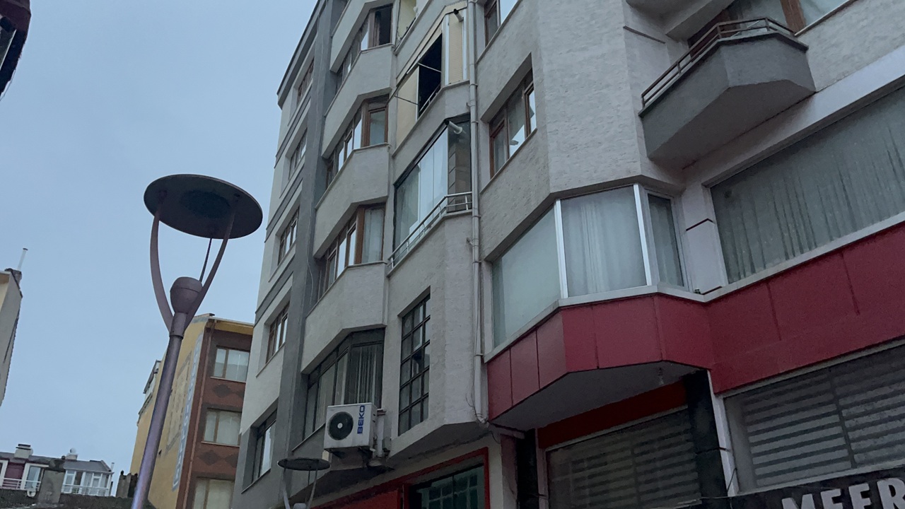 Eskişehir'de Karbonmonoksit Gazı Zehirlenmesi Sonrası Sağlık Ekipleri Olay Yerinde.-2